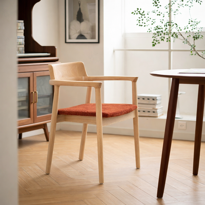 CORDOBA - Lot de 2 chaises en bois massif avec accoudoirs et bouclettes terracotta