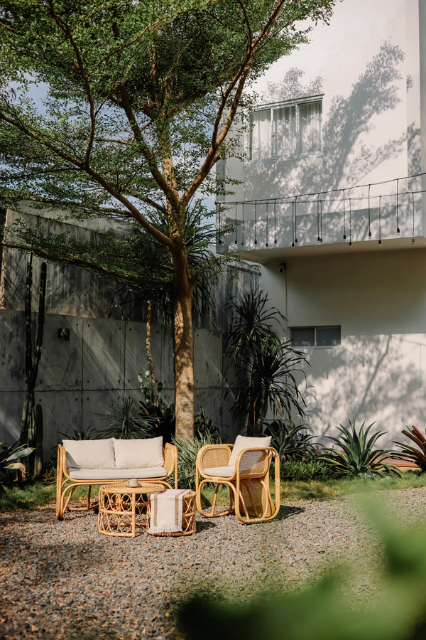 MOROTAI - Canapé en rotin naturel et tissu beige