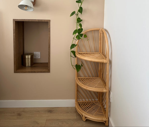 KOLAKA - Etagère d'angle 3 niveaux en rotin naturel