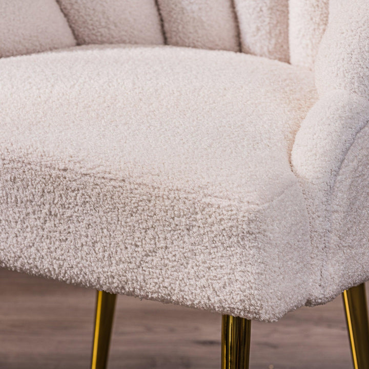 Fauteuil retro en métal et bouclettes blanches